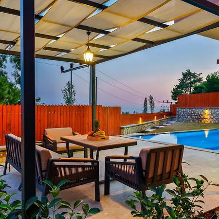 Turalya - Islamlar With A Pool * קס